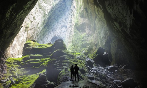 Phong Nha - Kẻ Bàng tỉnh Quảng Bình được UNESCO công nhận là "Di sản thế giới". Khi đến đây, du khách có cơ hội khám phá, chiêm ngưỡng động Phong Nha được đánh giá là hang động xuyên thủy đẹp bậc nhất thế giới. Đây là một trong số 75  điểm đến hấp dẫn ít người biết trên thế giới theo danh sách của Business Insider.